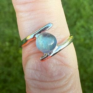Elegant Silver Ring with Labradorite Stone